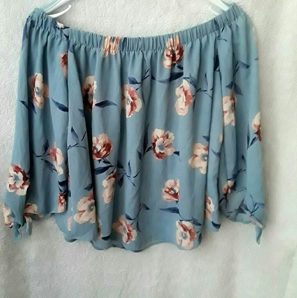 Cold Shoulder Crop - Picture 1 of 2